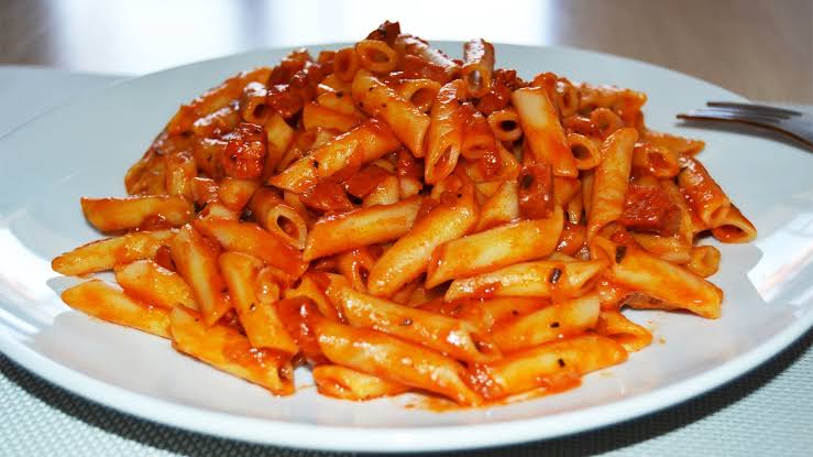 WHITE AND RED SAUCE PASTA RECIPE - Cookin France